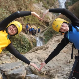 Elever til riverrafting og canyoning på højskole i udlandet