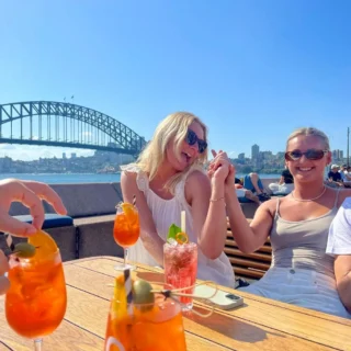 Aperol med udsigt til harbour bridge i sydney, Højskole i udlandet