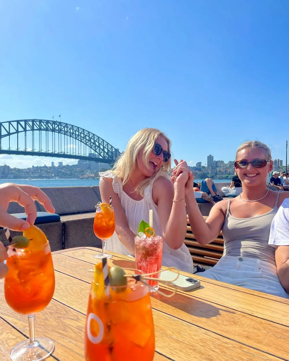 Aperol med udsigt til harbour bridge i sydney, Højskole i udlandet
