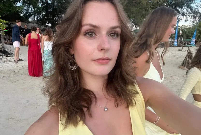 Selfie af Sarah fra HØJSKOLENDKs højskole i udlandet med oplevelser delt gennem blog og rejsebreve og anmeldelser fra tidligere elever