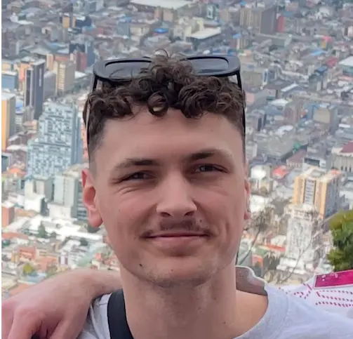 Markus i profilbillede der rejser med HØJSKOLENDK