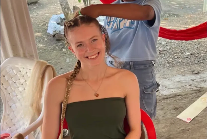 Josefie får flettet hår i Colombia